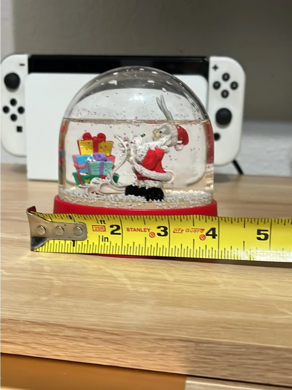 Vintage Christmas Looney Tunes bugs bunny snow globe
